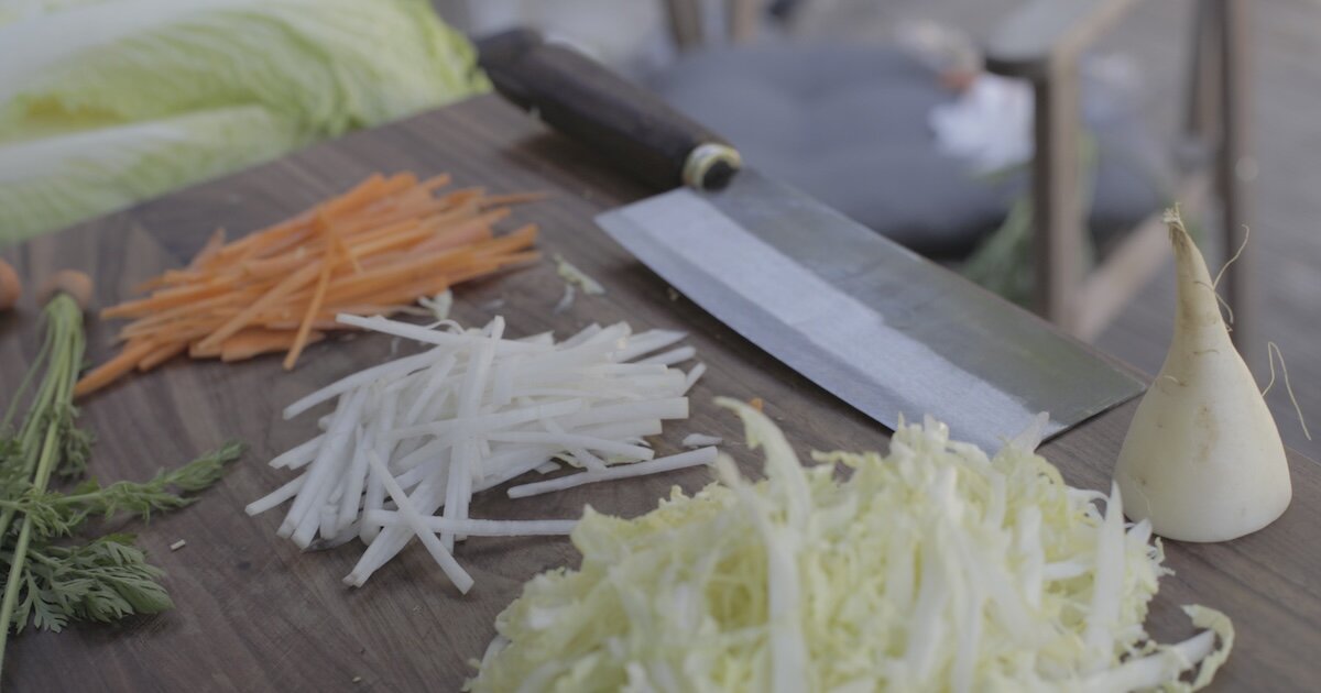 Der richtige Schnitt im Alltag: Geeignete Schneidetechniken & Messer für jedes Lebensmittel